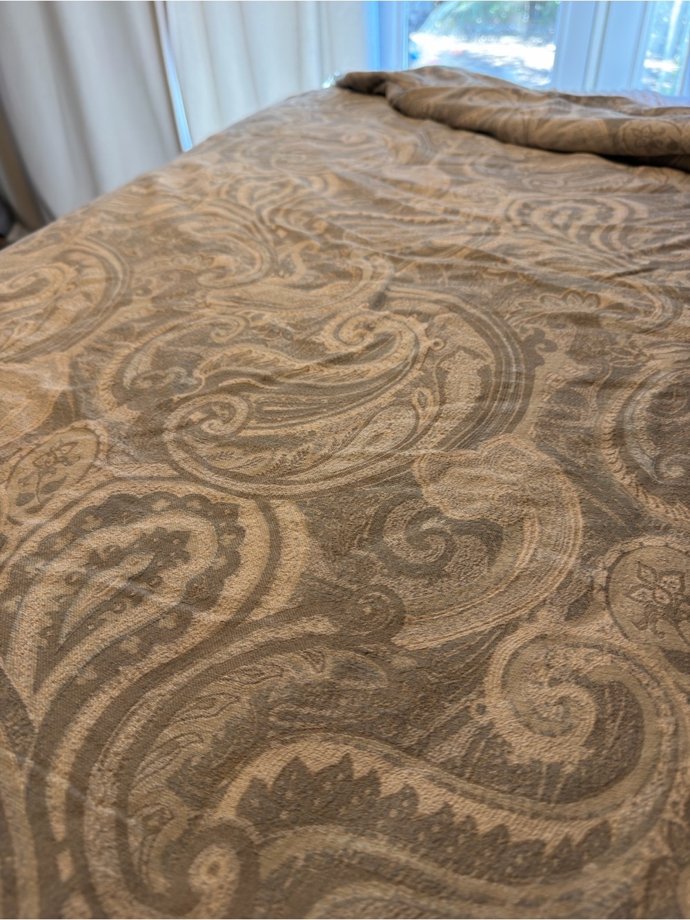 Luxury Paisley Jacquard Comforter in Taupe
